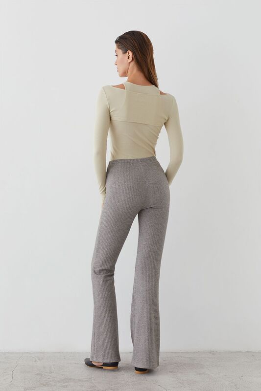 Laete       (61877-1) (,  2)