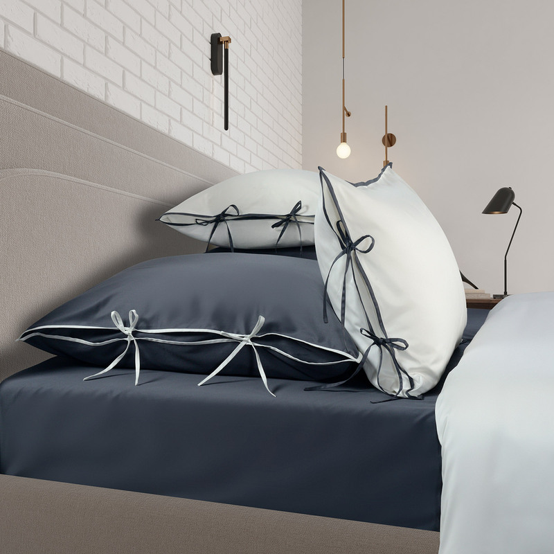 OnSilk   Sharmes/   Luca / (,  4)