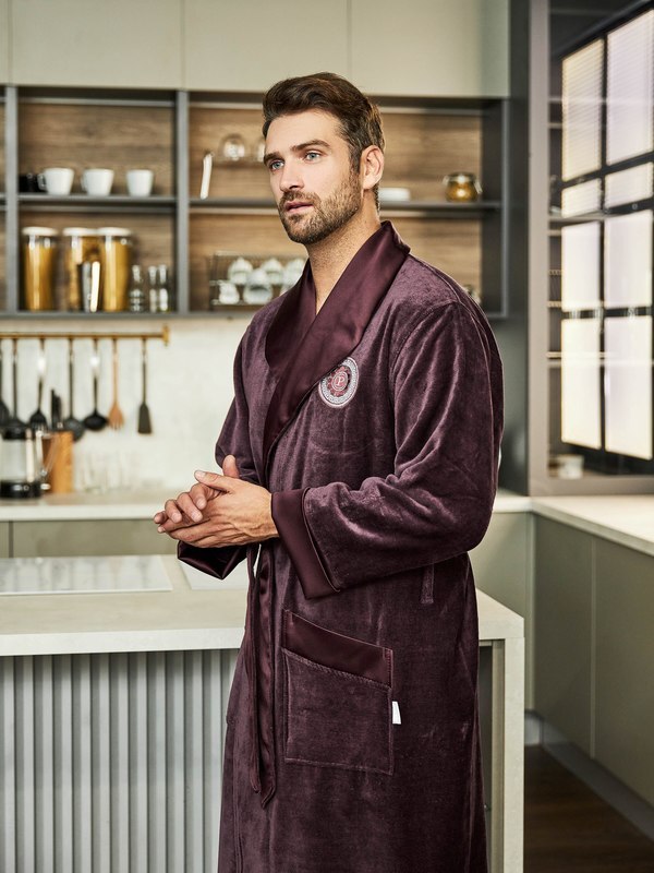 Халат Polens мужской велюровый воротник шалька PAUL хлопок с атласным воротником и вышивкой (вид 2) Халат Polens мужской велюровый воротник шалька PAUL хлопок с атласным воротником и вышивкой (фото, вид 2)