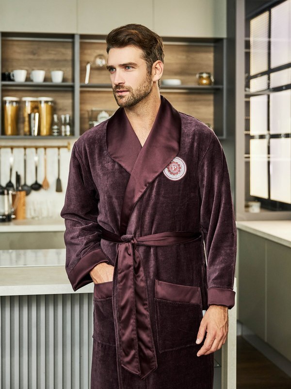 Халат Polens мужской велюровый воротник шалька PAUL хлопок с атласным воротником и вышивкой (вид 4) Халат Polens мужской велюровый воротник шалька PAUL хлопок с атласным воротником и вышивкой (фото, вид 4)