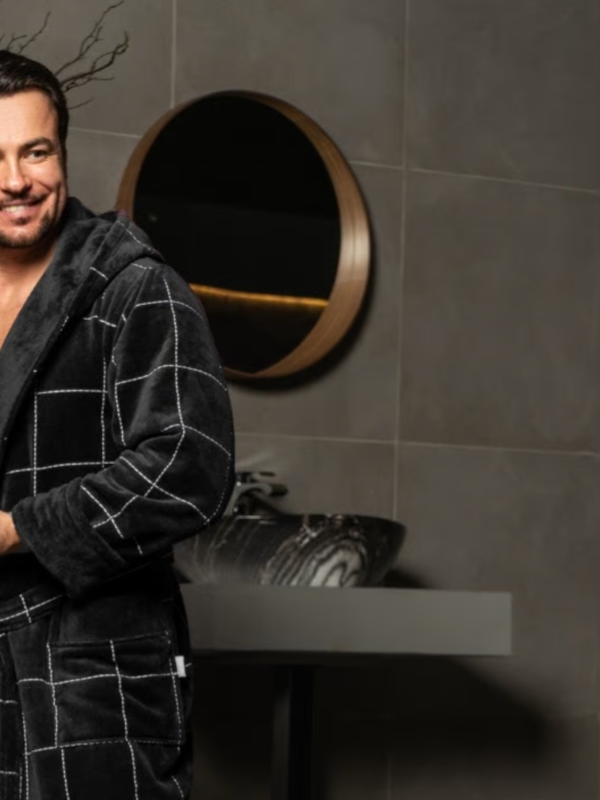 Халат Polens мужской махровый халат с капюшоном (100% хлопок) "KEVIN" (вид 1) Халат Polens мужской махровый халат с капюшоном (100% хлопок) "KEVIN" (фото, вид 1)