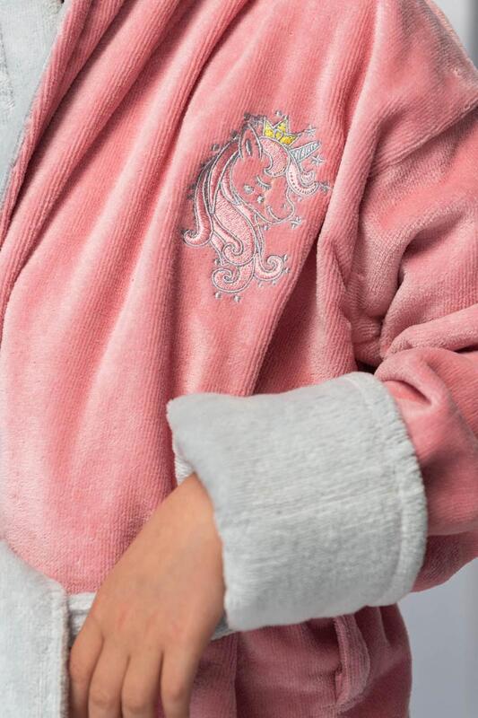 Халат Polens детский Unicorn с вышивкой с капюшоном "Polens" Сухая роза (вид 2) Халат Polens детский Unicorn с вышивкой с капюшоном "Polens" Сухая роза (фото, вид 2)