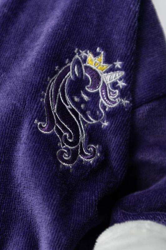 Халат Polens детский Unicorn с вышивкой с капюшоном "Polens" Темная сирень (вид 1) Халат Polens детский Unicorn с вышивкой с капюшоном "Polens" Темная сирень (фото, вид 1)