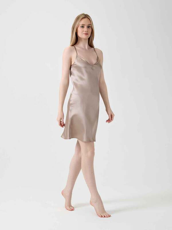 Сорочка OnSilk шелковая "Jacliene mini" темно-бежевый (вид 1) Сорочка OnSilk шелковая "Jacliene mini" темно-бежевый (фото, вид 1)