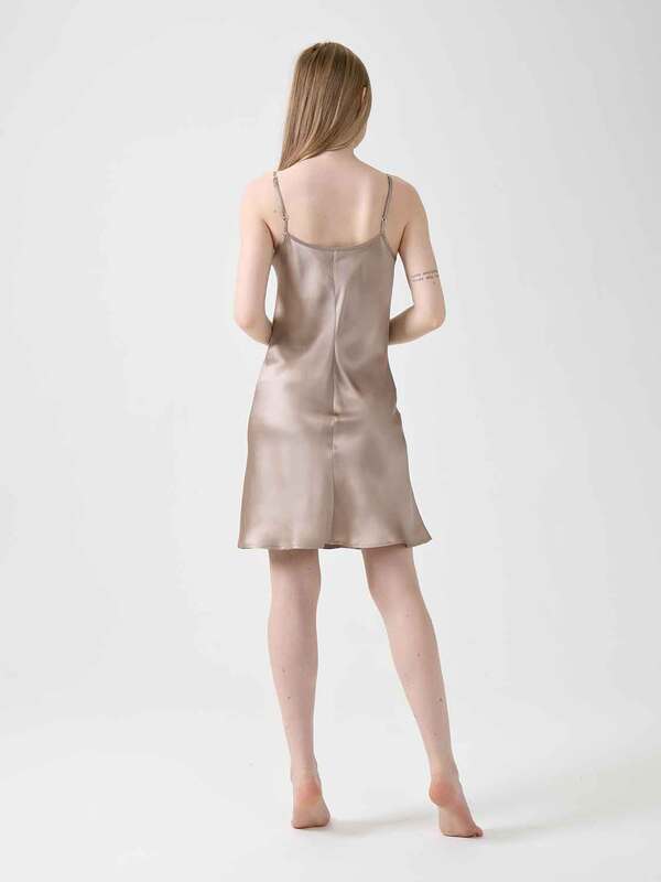 Сорочка OnSilk шелковая "Jacliene mini" темно-бежевый (вид 3) Сорочка OnSilk шелковая "Jacliene mini" темно-бежевый (фото, вид 3)