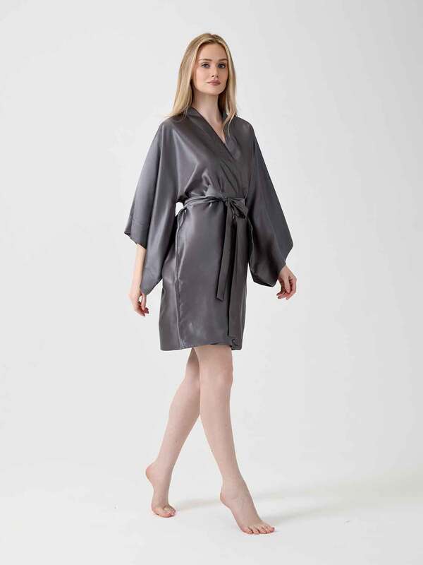 Халат OnSilk кимоно "Assami mini" графит 100% шелк (вид 1) Халат OnSilk кимоно "Assami mini" графит 100% шелк (фото, вид 1)