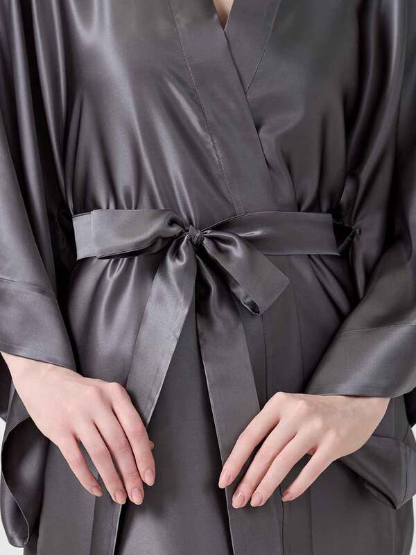 Халат OnSilk кимоно "Assami mini" графит 100% шелк (вид 5) Халат OnSilk кимоно "Assami mini" графит 100% шелк (фото, вид 5)