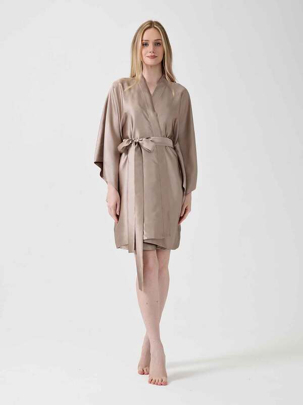 Халат OnSilk кимоно "Assami mini" темно-бежевый 100% шелк (вид 2) Халат OnSilk кимоно "Assami mini" темно-бежевый 100% шелк (фото, вид 2)