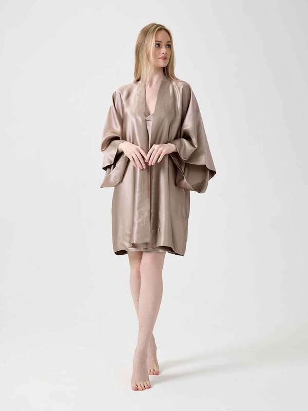 Халат OnSilk кимоно "Assami mini" темно-бежевый 100% шелк (вид 3) Халат OnSilk кимоно "Assami mini" темно-бежевый 100% шелк (фото, вид 3)