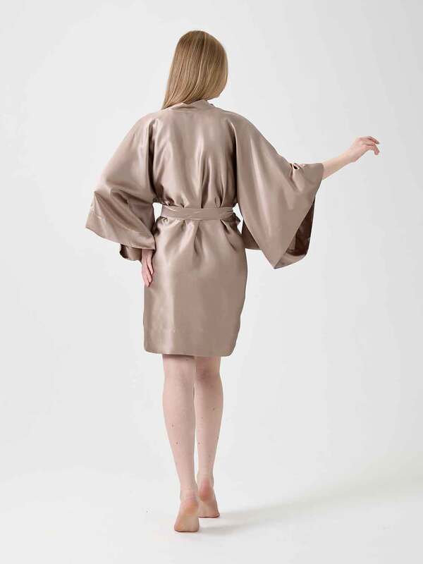 Халат OnSilk кимоно "Assami mini" темно-бежевый 100% шелк (вид 4) Халат OnSilk кимоно "Assami mini" темно-бежевый 100% шелк (фото, вид 4)