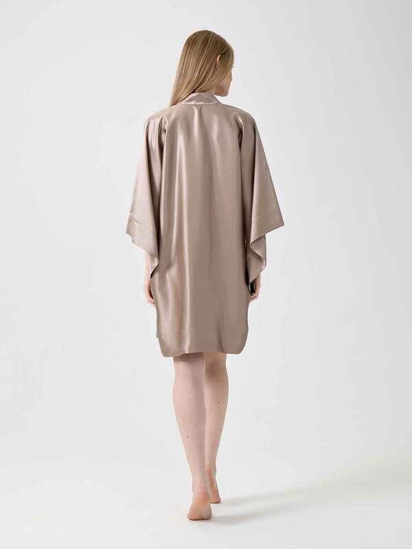 Халат OnSilk кимоно "Assami mini" темно-бежевый 100% шелк (вид 7) Халат OnSilk кимоно "Assami mini" темно-бежевый 100% шелк (фото, вид 7)