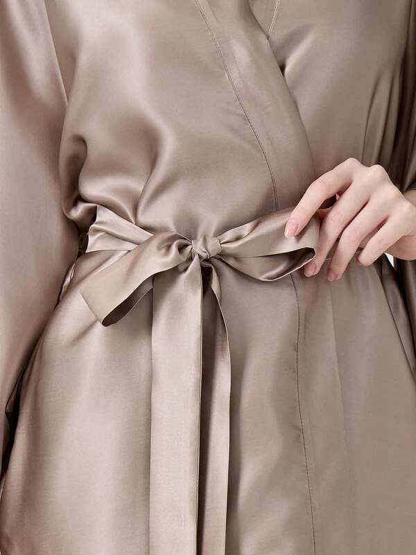 Халат OnSilk кимоно "Assami mini" темно-бежевый 100% шелк (вид 8) Халат OnSilk кимоно "Assami mini" темно-бежевый 100% шелк (фото, вид 8)