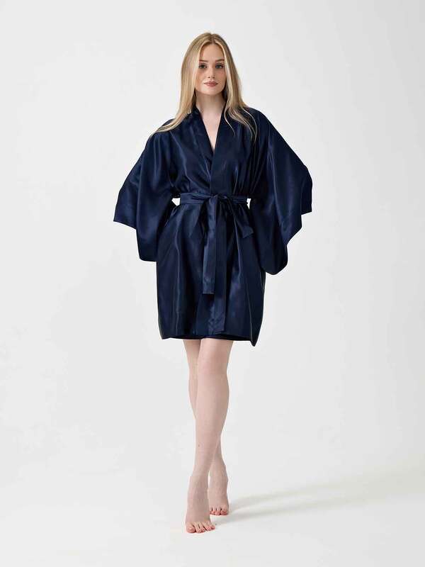 Халат OnSilk кимоно "Assami mini" темно-синий 100% шелк (вид 2) Халат OnSilk кимоно "Assami mini" темно-синий 100% шелк (фото, вид 2)