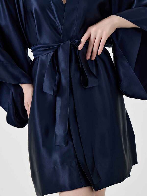 Халат OnSilk кимоно "Assami mini" темно-синий 100% шелк (вид 7) Халат OnSilk кимоно "Assami mini" темно-синий 100% шелк (фото, вид 7)